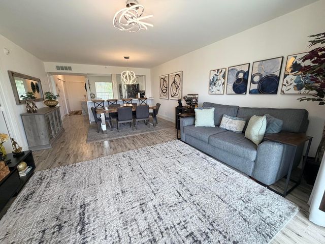 4550 NW 18th Avenue 304, Pompano Beach, FL 33064