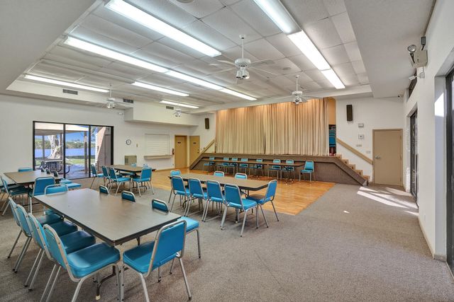 4550 NW 18th Avenue 304, Pompano Beach, FL 33064