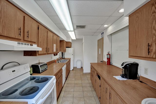 4550 NW 18th Avenue 304, Pompano Beach, FL 33064