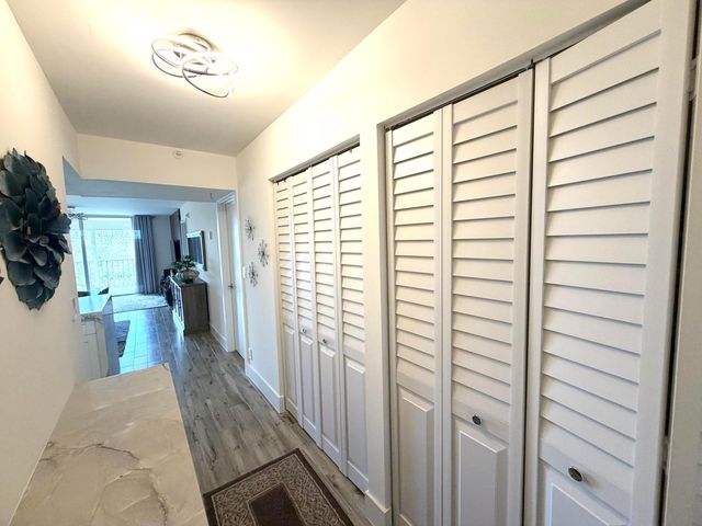 4550 NW 18th Avenue 304, Pompano Beach, FL 33064