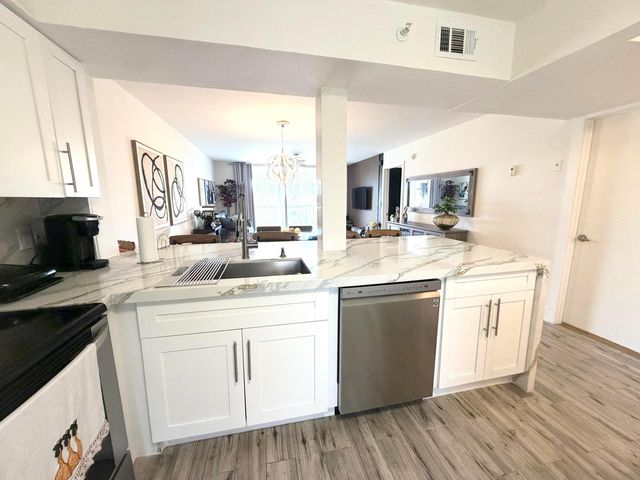 4550 NW 18th Avenue 304, Pompano Beach, FL 33064