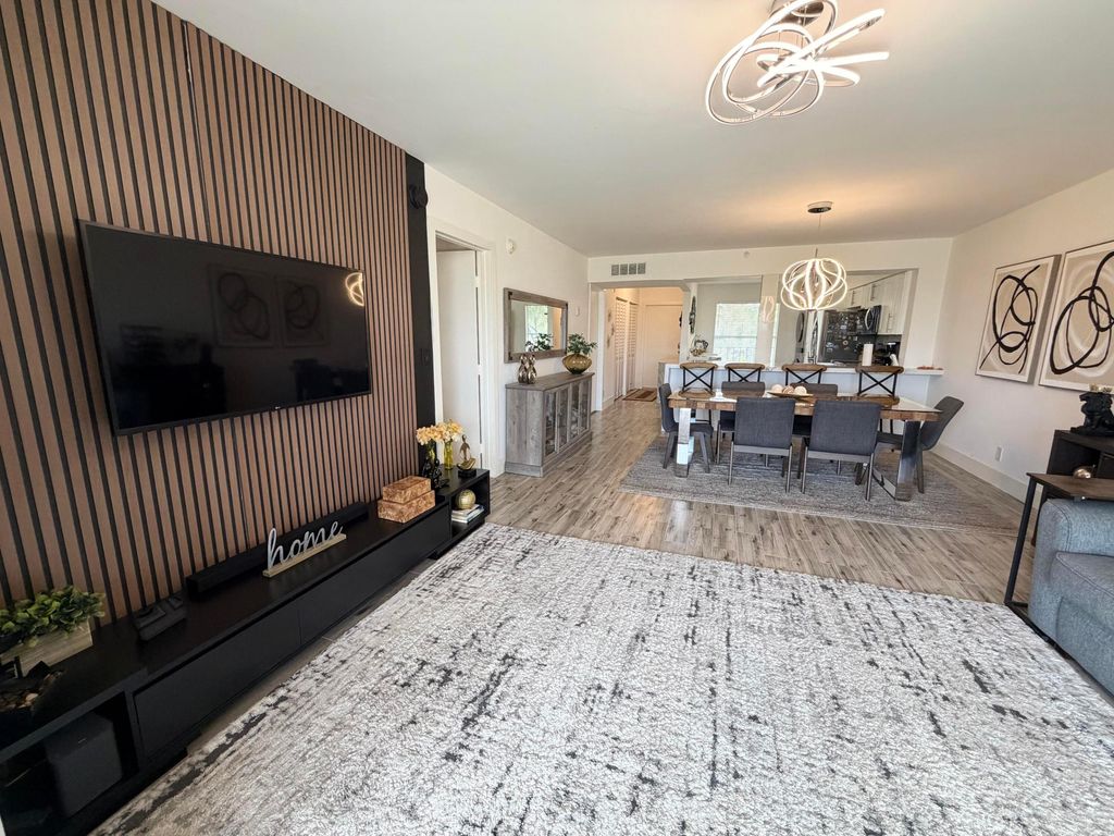 4550 NW 18th Avenue 304, Pompano Beach, FL 33064