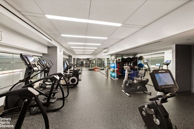 161 W 61st St Apt 15H, New York City, NY 10023