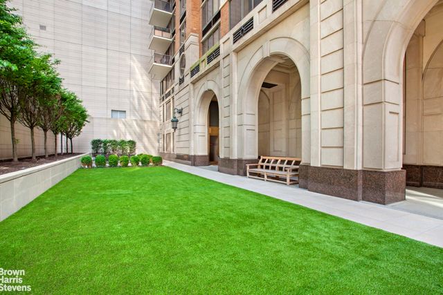 161 W 61st St Apt 15H, New York City, NY 10023