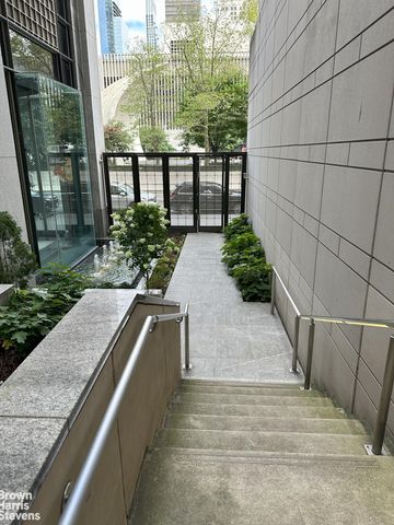 161 W 61st St Apt 15H, New York City, NY 10023