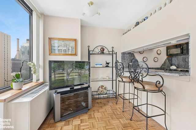 161 W 61st St Apt 15H, New York City, NY 10023