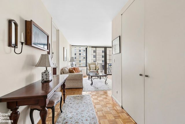 161 W 61st St Apt 15H, New York City, NY 10023