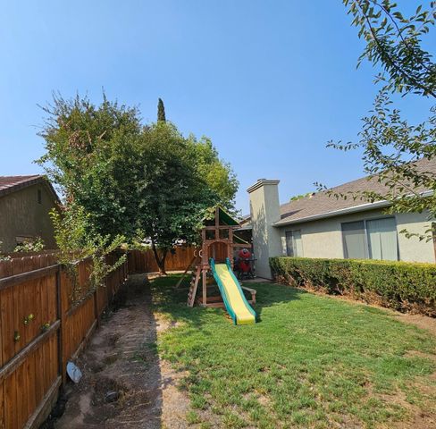 5296 E Harvest Lane, Fresno, CA 93725