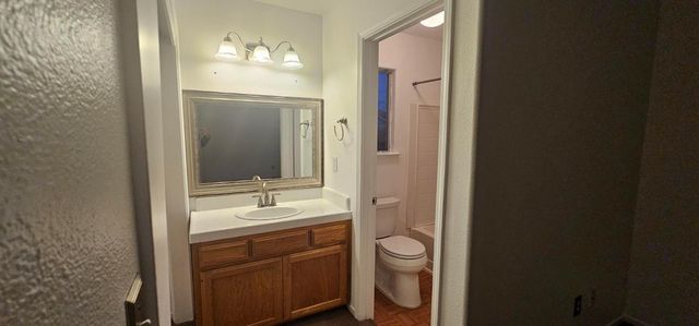 5296 E Harvest Lane, Fresno, CA 93725