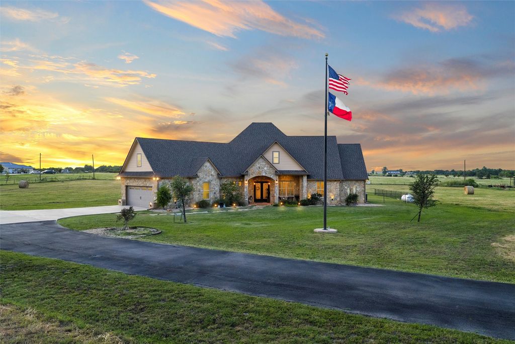 1901 Rosenthal Parkway, Lorena, TX 76655