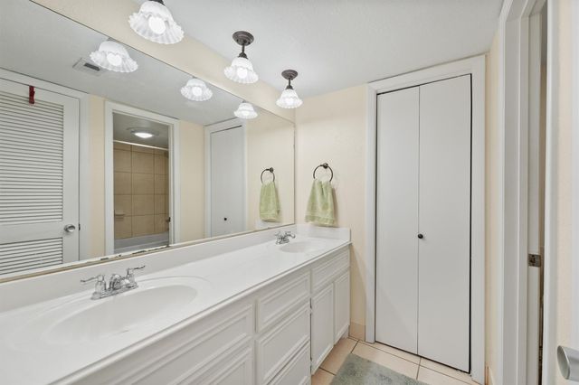 5050 Glenmont Drive F5, Houston, TX 77081