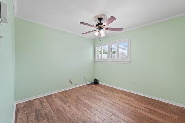 5050 Glenmont Drive F5, Houston, TX 77081