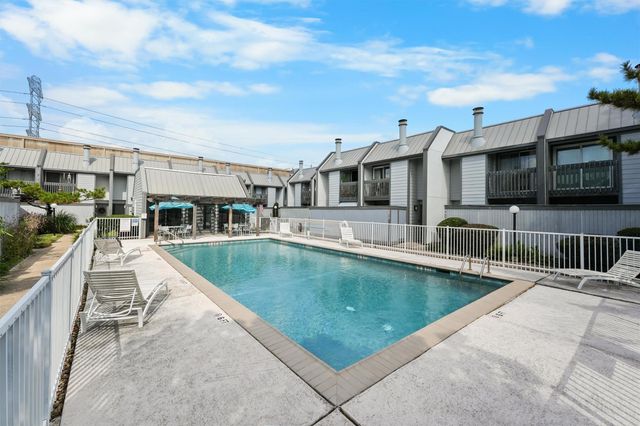 5050 Glenmont Drive F5, Houston, TX 77081