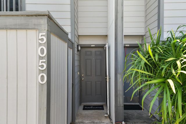 5050 Glenmont Drive F5, Houston, TX 77081