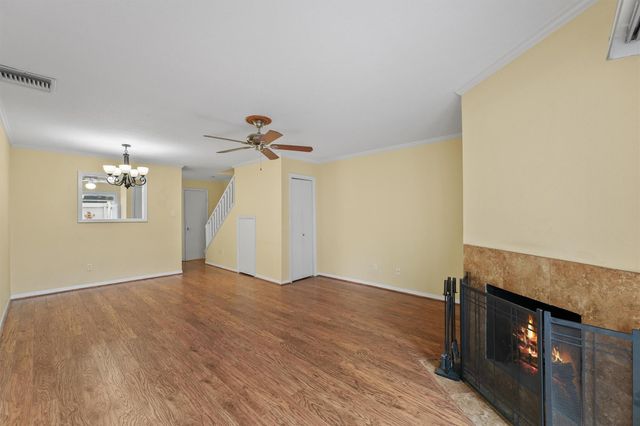 5050 Glenmont Drive F5, Houston, TX 77081