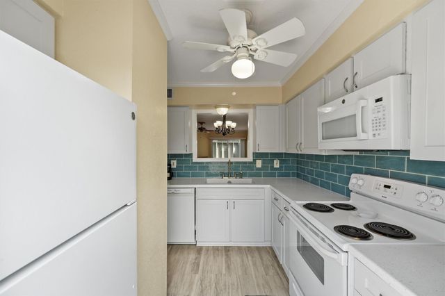 5050 Glenmont Drive F5, Houston, TX 77081