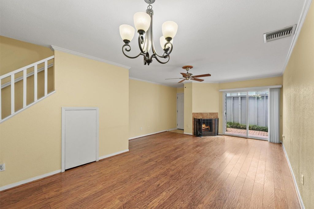 5050 Glenmont Drive F5, Houston, TX 77081