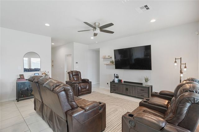 3918 Shiva Dr, Corpus Christi, TX 78410