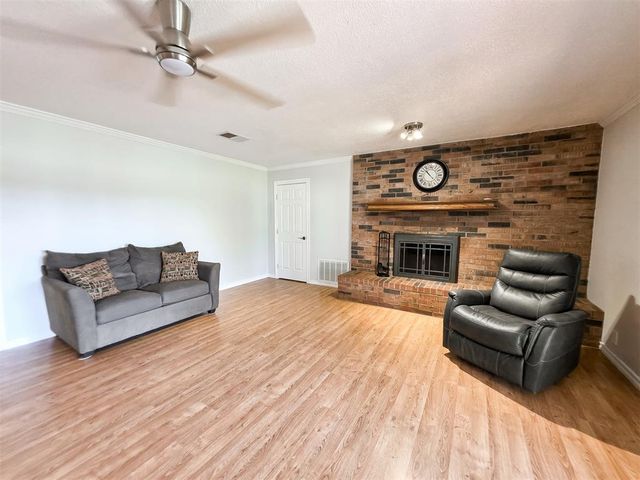 4150 W Evergreen Drive, Edmond, OK 73025