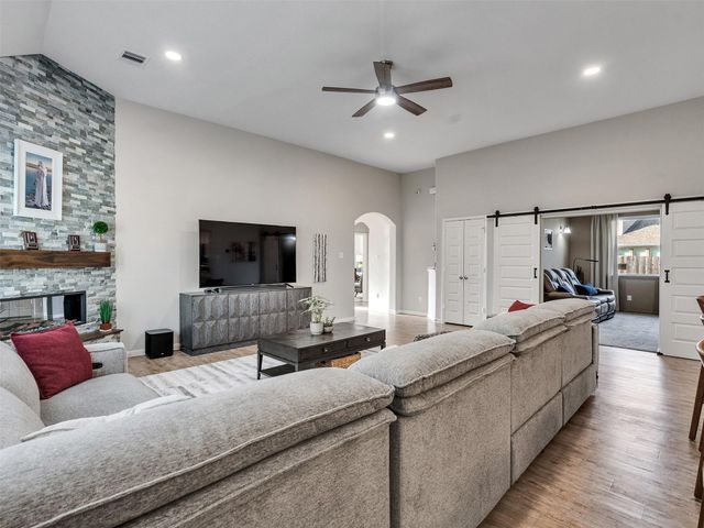 1841 Alyssa Way, Alvin, TX 77511