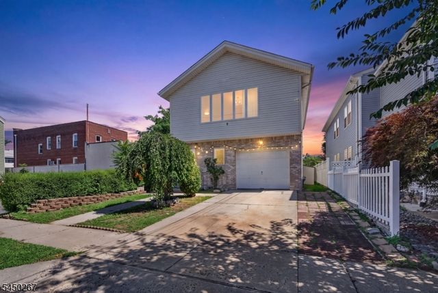 81 Home Pl, Lodi Boro, NJ 07644