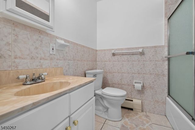 81 Home Pl, Lodi Boro, NJ 07644