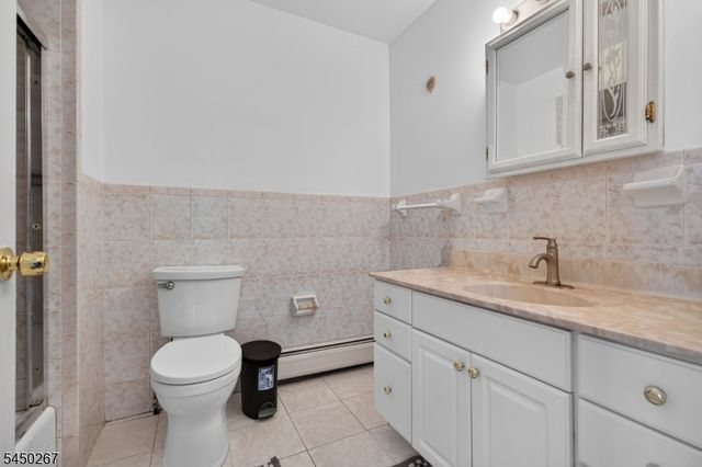 81 Home Pl, Lodi Boro, NJ 07644