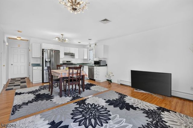 81 Home Pl, Lodi Boro, NJ 07644