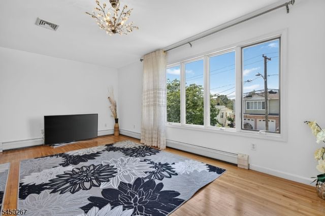 81 Home Pl, Lodi Boro, NJ 07644