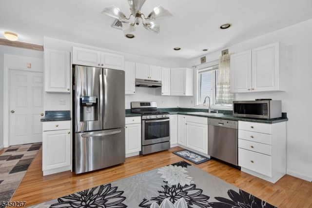 81 Home Pl, Lodi Boro, NJ 07644