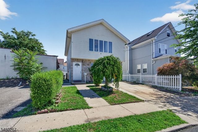 81 Home Pl, Lodi Boro, NJ 07644