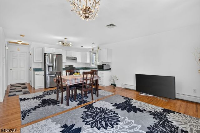 81 Home Pl, Lodi Boro, NJ 07644