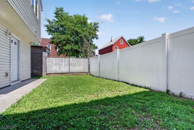 81 Home Pl, Lodi Boro, NJ 07644