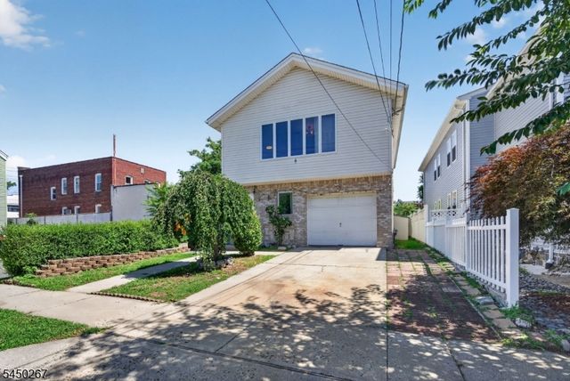 81 Home Pl, Lodi Boro, NJ 07644