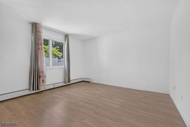 81 Home Pl, Lodi Boro, NJ 07644