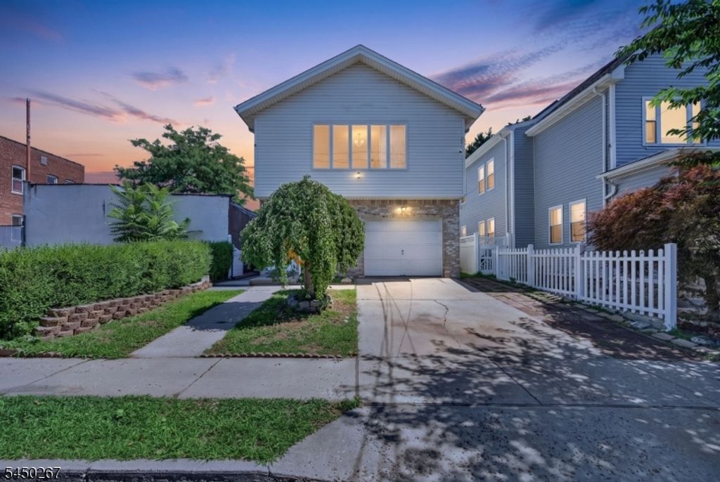 81 Home Pl, Lodi Boro, NJ 07644