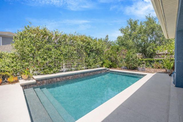 5201 SPARROWGLEN PLACE, Lithia, FL 33547