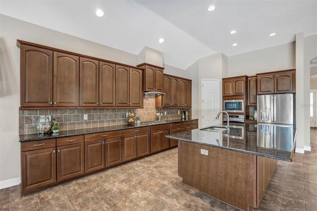 5201 SPARROWGLEN PLACE, Lithia, FL 33547