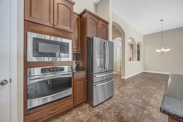 5201 SPARROWGLEN PLACE, Lithia, FL 33547