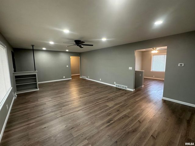 321 W MADISON Street, Metamora, IL 61548