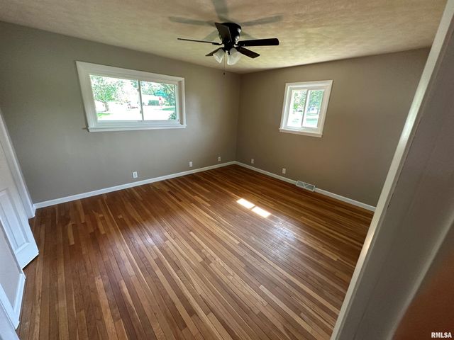 321 W MADISON Street, Metamora, IL 61548