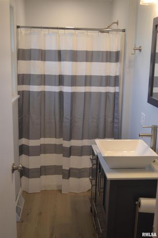 321 W MADISON Street, Metamora, IL 61548