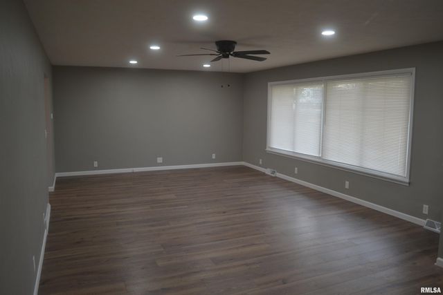 321 W MADISON Street, Metamora, IL 61548