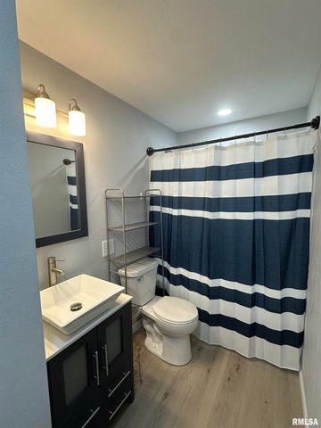 321 W MADISON Street, Metamora, IL 61548