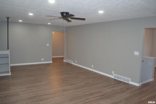 321 W MADISON Street, Metamora, IL 61548