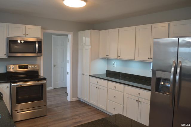 321 W MADISON Street, Metamora, IL 61548