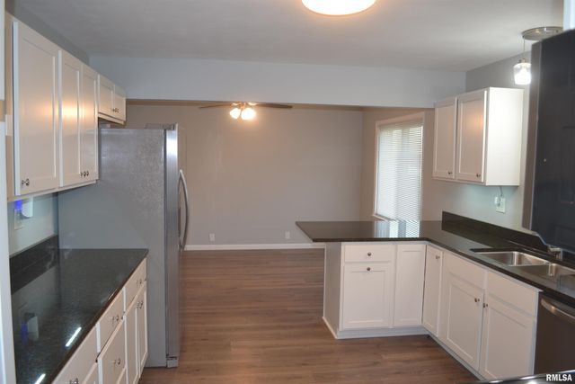 321 W MADISON Street, Metamora, IL 61548