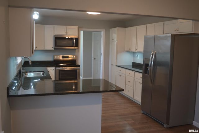 321 W MADISON Street, Metamora, IL 61548