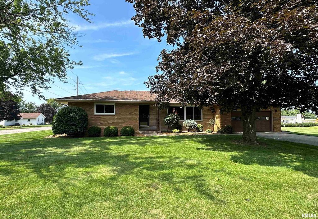 321 W MADISON Street, Metamora, IL 61548