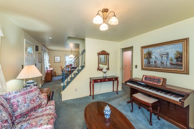 97 Van Dam Ave, Bloomingdale Boro, NJ 07403